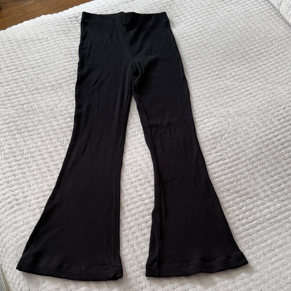 H&M Black Flare Ribbed Pants Small - Stylish and Flattering